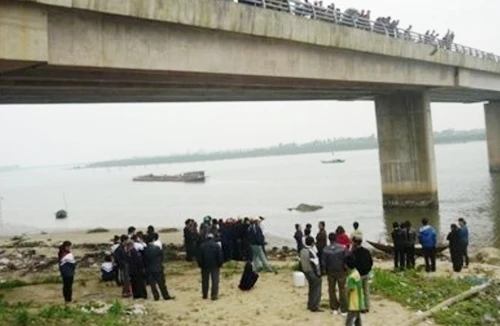 Một học sinh giỏi lớp 11 quyên sinh?