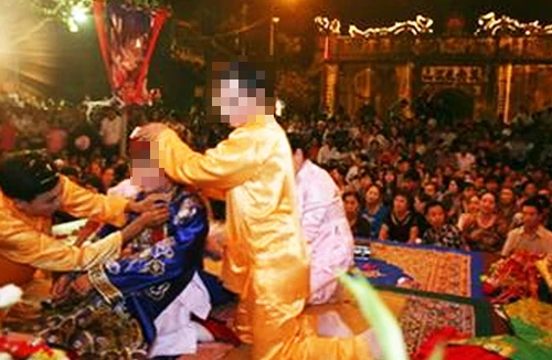 Cuối năm thế giới đồng cốt vào mùa 