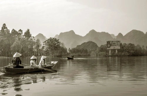 Chùa Hương ngày vãn hội