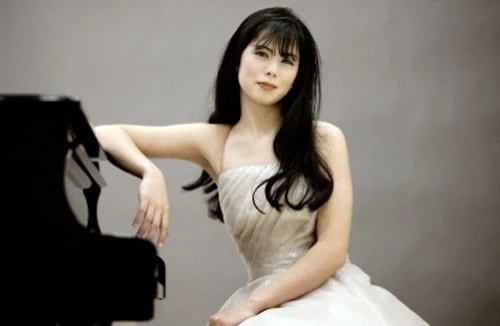 Nữ nghệ sỹ Đức chơi nhạc Rachmaninov