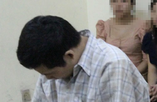 Đang tâm thiêu sống vợ bằng xăng… 