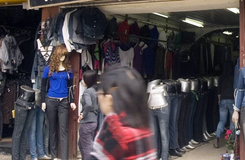 Thấp thỏm lo khi mặc quần bò Trung Quốc