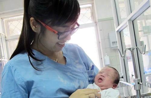 Mổ cứu sống thai nhi từ người mẹ bị hôn mê suốt 3 tháng