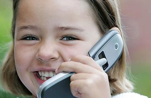 Trẻ dưới 15 tuổi không nên dùng điện thoại di động