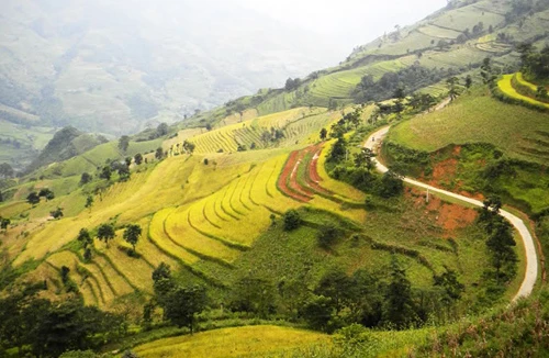 Hùng vĩ đường lên Xín Mần 