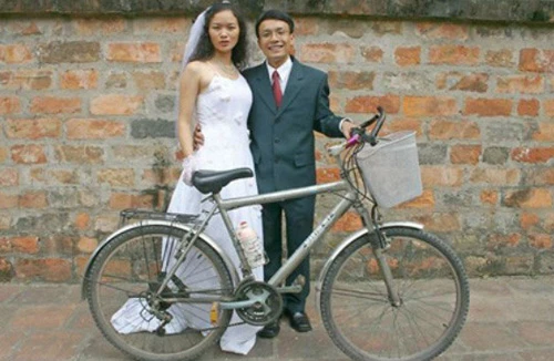 Chuyện tình cảm động của chàng trai đạp xe xuyên Việt để cầu hôn người yêu