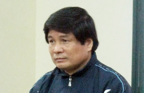 Lừa tiền nông dân, sống phè phỡn