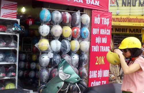 Dễ nảy sinh “thổi”, loạn giá mũ bảo hiểm
