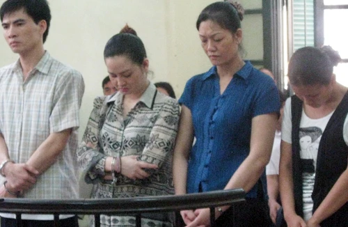 Người đẹp “siêu lừa” nhận thêm án chung thân