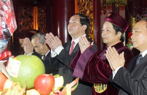 Thành kính tri ân công đức các Vua Hùng 