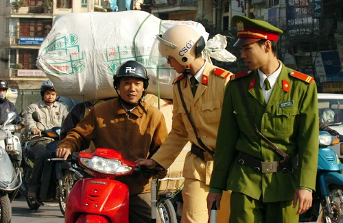 Thói quen đường làng mang sang quốc lộ: Cần những “liều thuốc” đặc trị