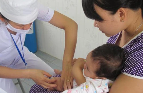 Cần hoàn chỉnh quy trình chống tai biến sau tiêm chủng