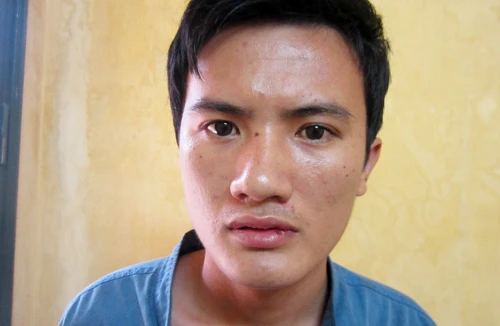 Đến thăm bạn gái, “tiện thể”…