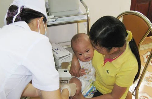 Đổ xô đi tiêm vaccine dịch vụ