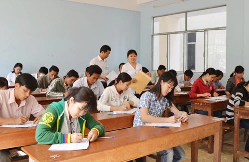 Nâng điểm thi, hàng loạt cán bộ bị kỷ luật 