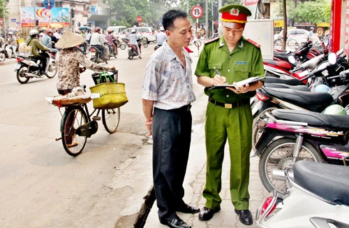 Thành công nhờ biết gần dân