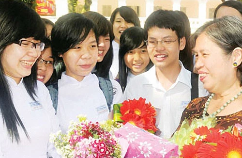 Học trò được “chấm điểm” thầy cô?