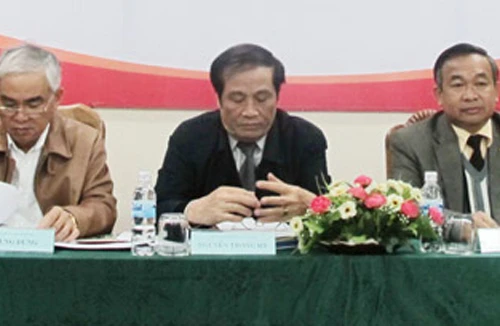 Chờ VFF “ba mặt một lời” 