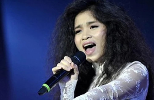 Ca sĩ Đồng Lan: Thời trang “thảm họa” chưa chắc đã... xấu