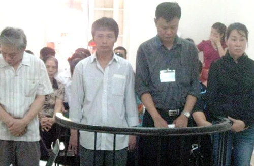 Vung triệu “đô” để “chạy án” tử cho chồng