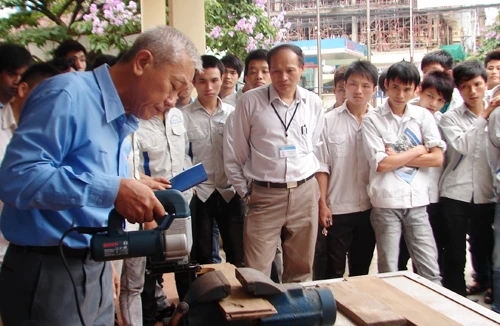 Phân luồng theo nghề hay phổ thông, đại học?