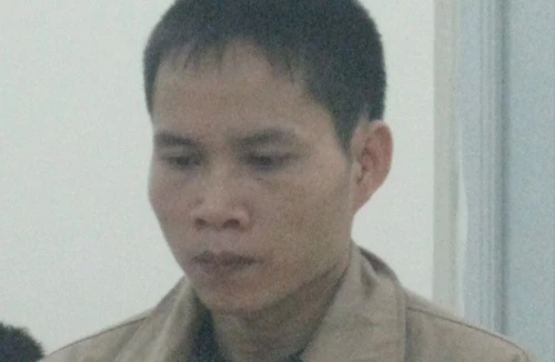 Cứa cổ người tình vì “ăn tát” trước đám đông