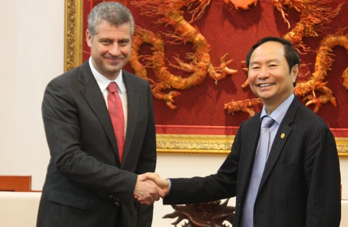 Hợp tác có chiều sâu