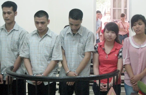 Nhóm đánh ghen “ma quái” dụ thầy bói vào nhà nghỉ để cướp