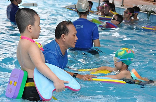 Nhộn nhạo dịch vụ dạy bơi hè 