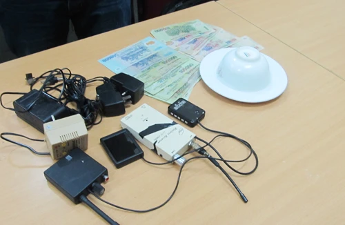 Phá đường dây bạc bịp công nghệ cao 