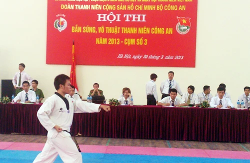 Hấp dẫn Hội thi bắn súng, võ thuật thanh niên CAND 2013