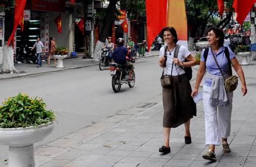 Quyết liệt thực hiện đường thông, hè thoáng