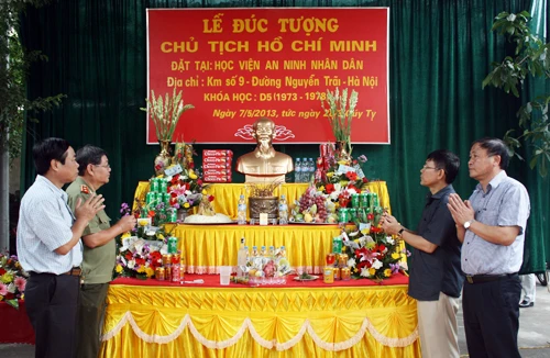 Lễ đúc tượng đồng Chủ tịch Hồ Chí Minh đặt tại Học viện An ninh Nhân dân