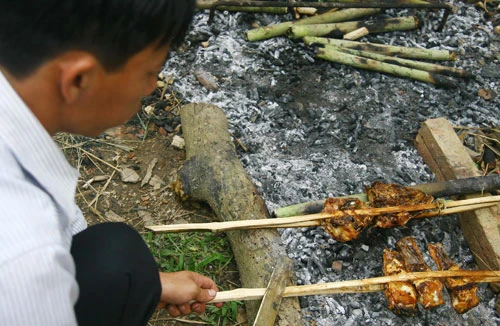 Về bản Chiềng Xôm ăn pa pỉnh tộp