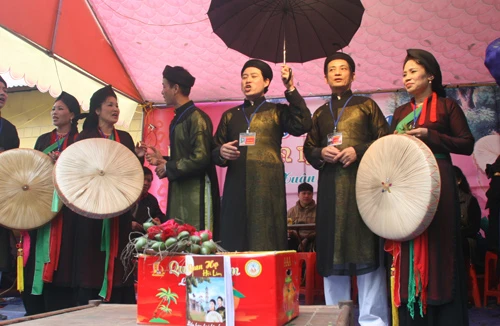 Hội Lim 2013: Quan họ… lách luật