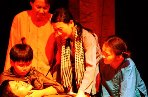 Cuộc chơi riêng của “những gã đầu bạc”