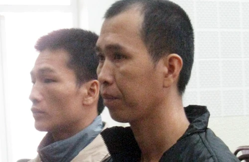 Rủ nhau buôn pháo, chia “lãi” 12 năm tù