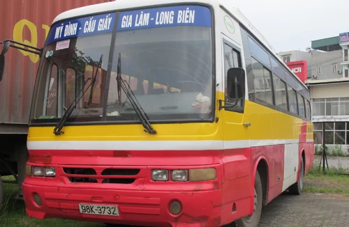 Xe “dù” ngụy trang thành xe buýt 