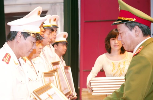 Đợt thi đua đặc biệt của Công an Hà Nội: 90 ngày đêm lập công dâng Bác