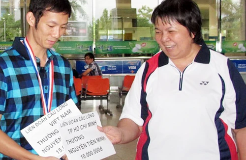 Đằng sau “tờ giấy A4” thưởng cho Tiến Minh