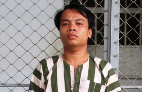 Rạch đùi nữ sinh trả thù đời