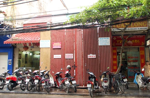 Nhà cổ khổ vì nhà mới