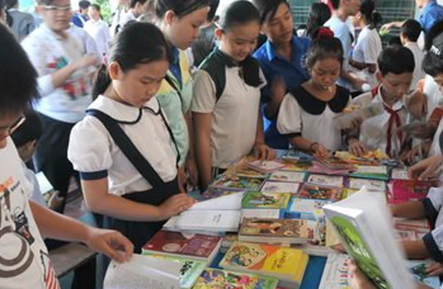 Hội chợ “Sách hè 2013”
