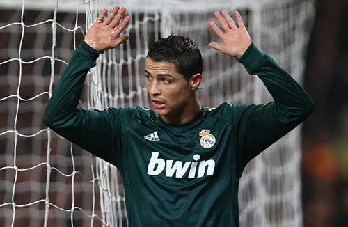 Cristiano Ronaldo: Vẹn cả đôi đường