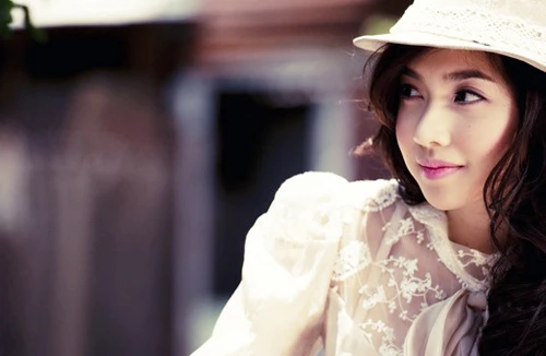 Người đẹp làm báo cũng lắm gian truân