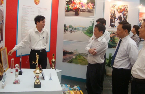 “Thủ đô Hà Nội đổi mới và phát triển”