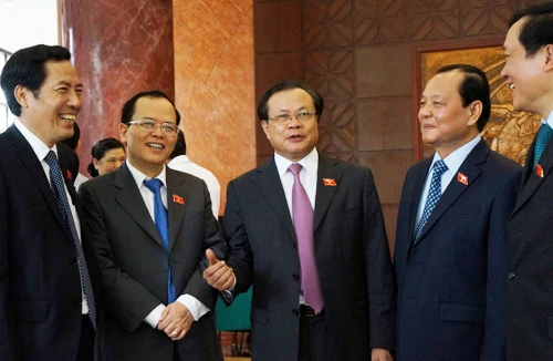 Ưu tiên tăng trưởng, ghìm cương lạm phát