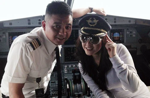 Đình chỉ tổ bay để Lý Nhã Kỳ vào khoang lái