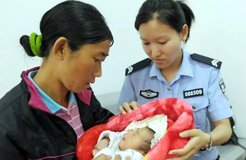 Trung Quốc: Bác sĩ tiếp tay buôn bán trẻ em