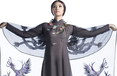 Trình diễn thời trang Việt tại lâu đài Pháp